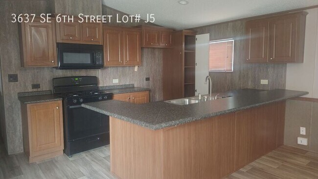 Foto del edificio - 3637 SE 6th St