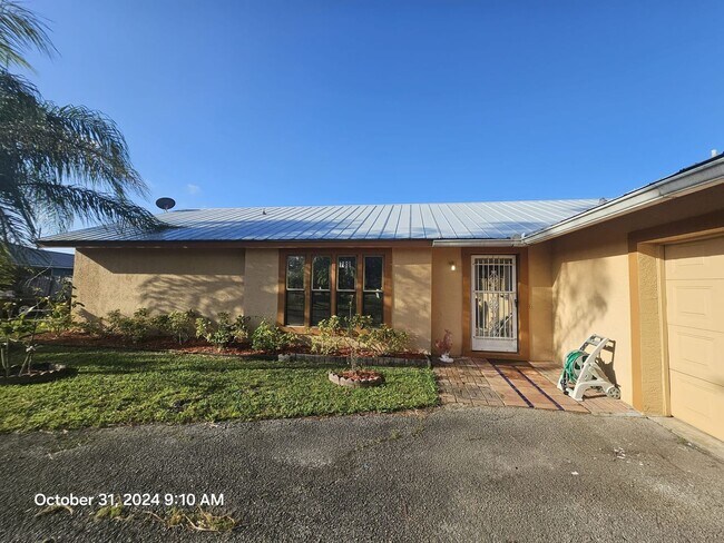 Building Photo - ***Unique 1/2 Acres Fenced Pool Home ***