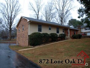 Building Photo - 872 Lone Oak Dr