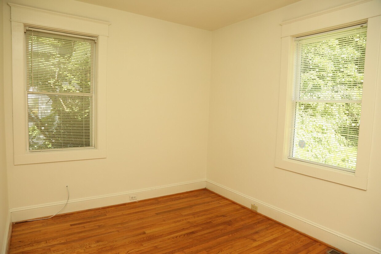 225 Shamrock Rd Unit Apt A, Charlottesville, VA 22903 Room for Rent