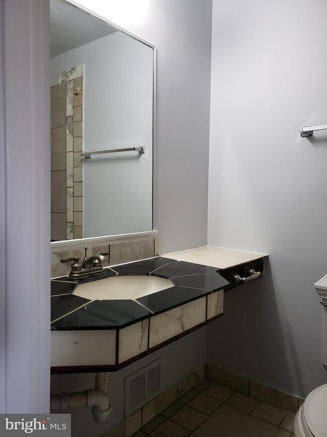 Foto del edificio - 1337 Redbud Ct