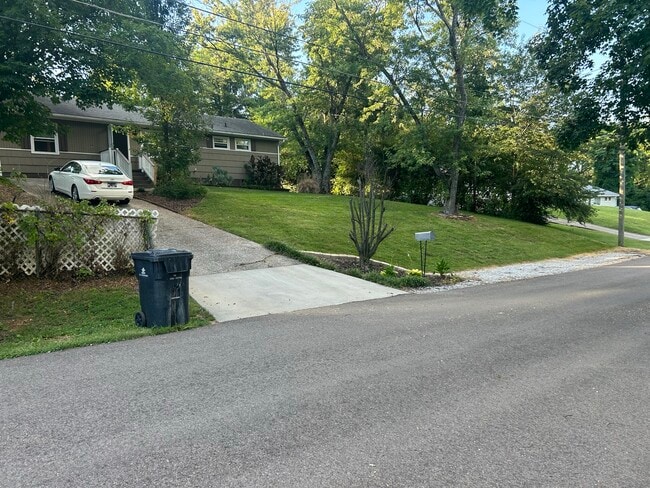 Building Photo - 4917 Azalea Dr