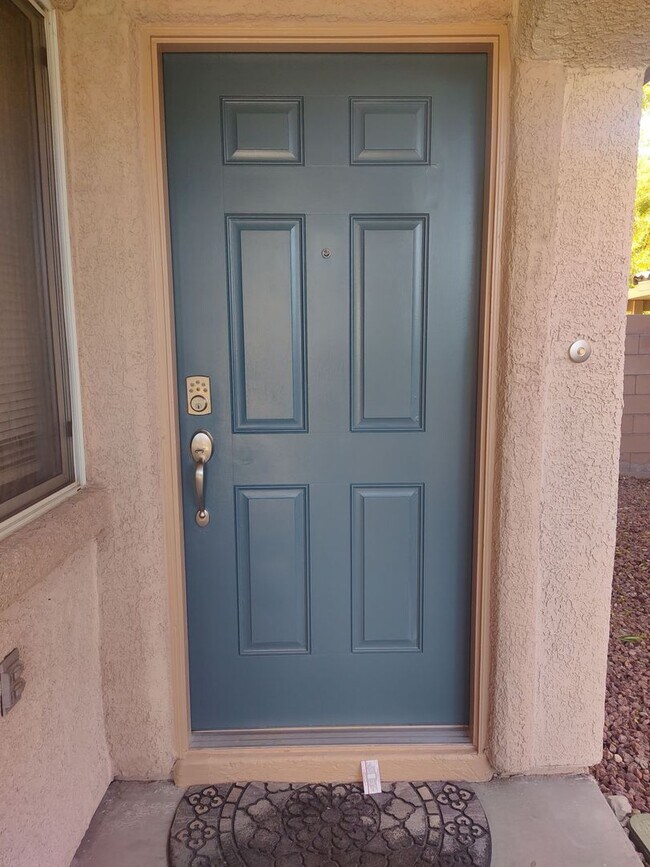 Foto del edificio - A Very nice and Clean Single Story Home in Summerlin