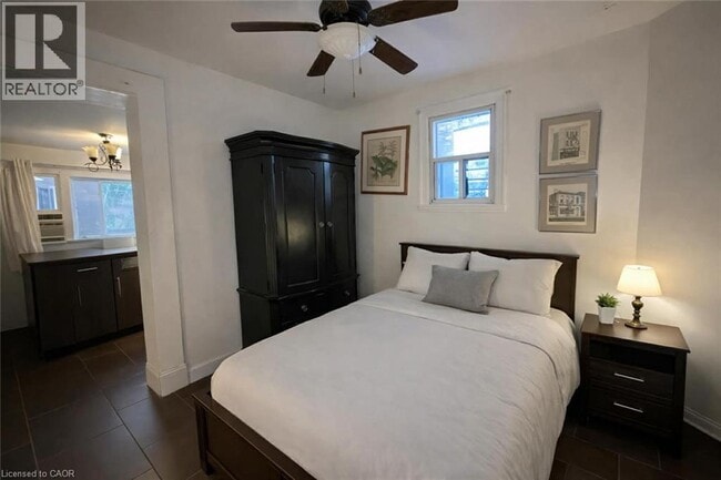 Photo du bâtiment - 237 James St N