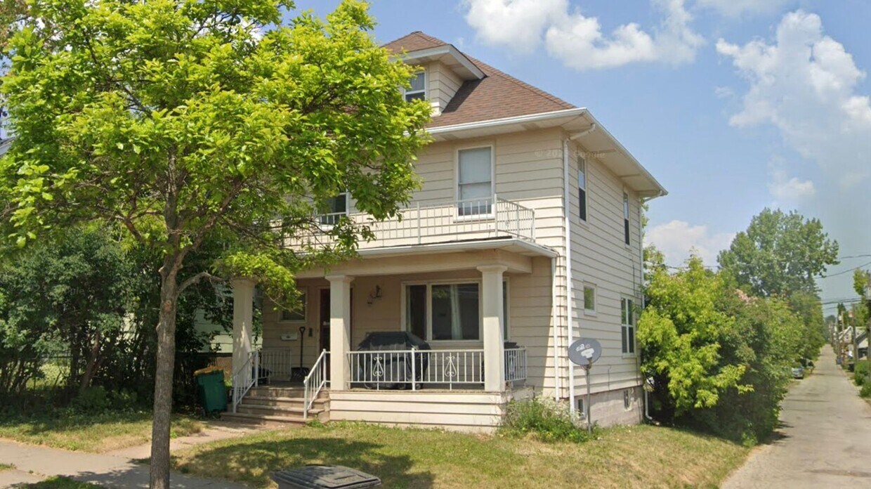 Foto principal - AVAILABLE JUNE - Traditional 4 Bed 2 Bath ...