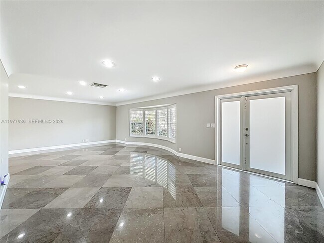 Foto del edificio - 2770 NE 8th Ct