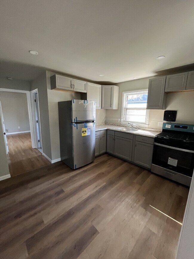 Building Photo - "Charming 1-Bedroom Apartment in South Bou...