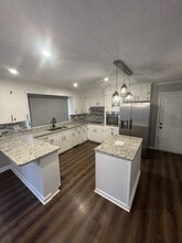 Building Photo - 528 Hembree Rd