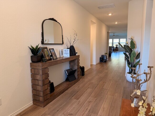 Building Photo - 2109 Four Waters Loop