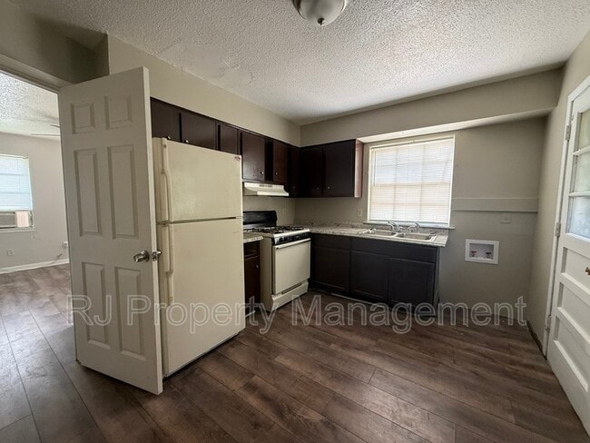 Foto del edificio - 2968 Lark Rd