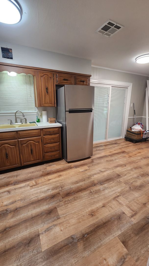 Foto del edificio - Refurbished - 3 bdrm 1 bath