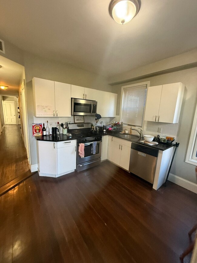 Building Photo - 23 Evergreen St