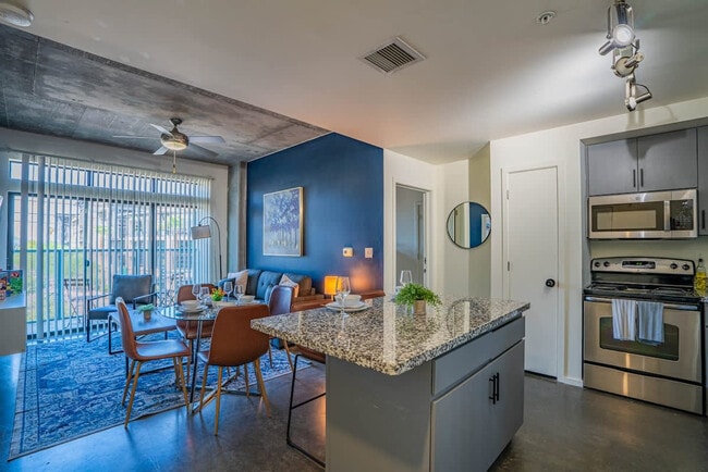 Building Photo - 333 E Roosevelt St