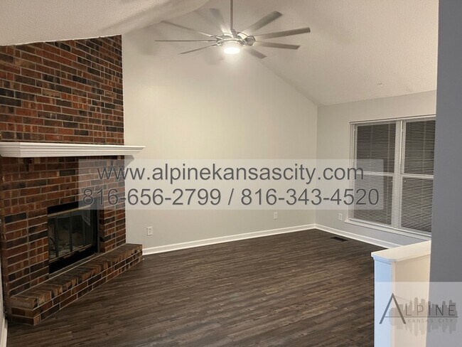 Building Photo - 2 Units Available Across from Congress Mid...