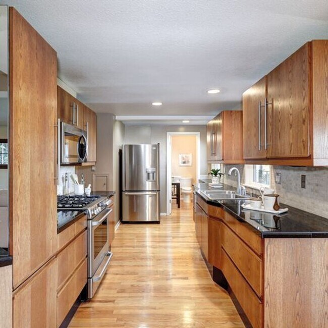 Foto del edificio - Beautiful 4 Bed, 3.5 Bath Rental home in G...