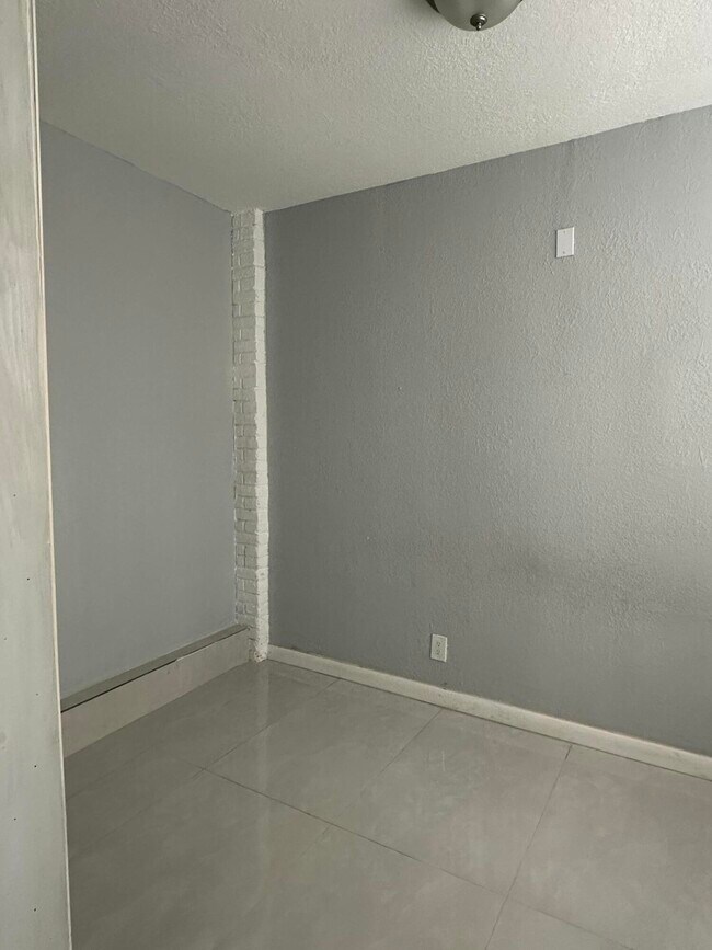 Building Photo - 4671 Sunset Ln