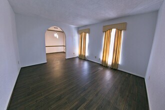 Building Photo - 8435 Sterlingshire St