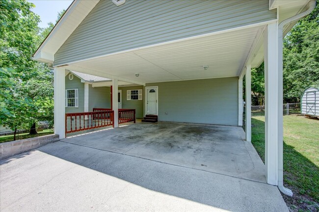 Building Photo - 328 Cain Rd