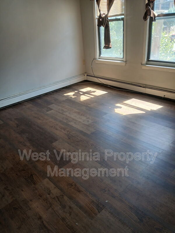 Building Photo - 203 1/2 Prince St