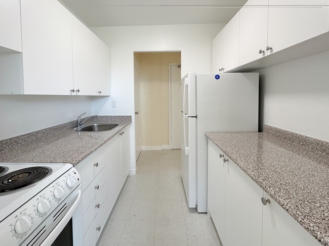 Building Photo - Westdale Apartments