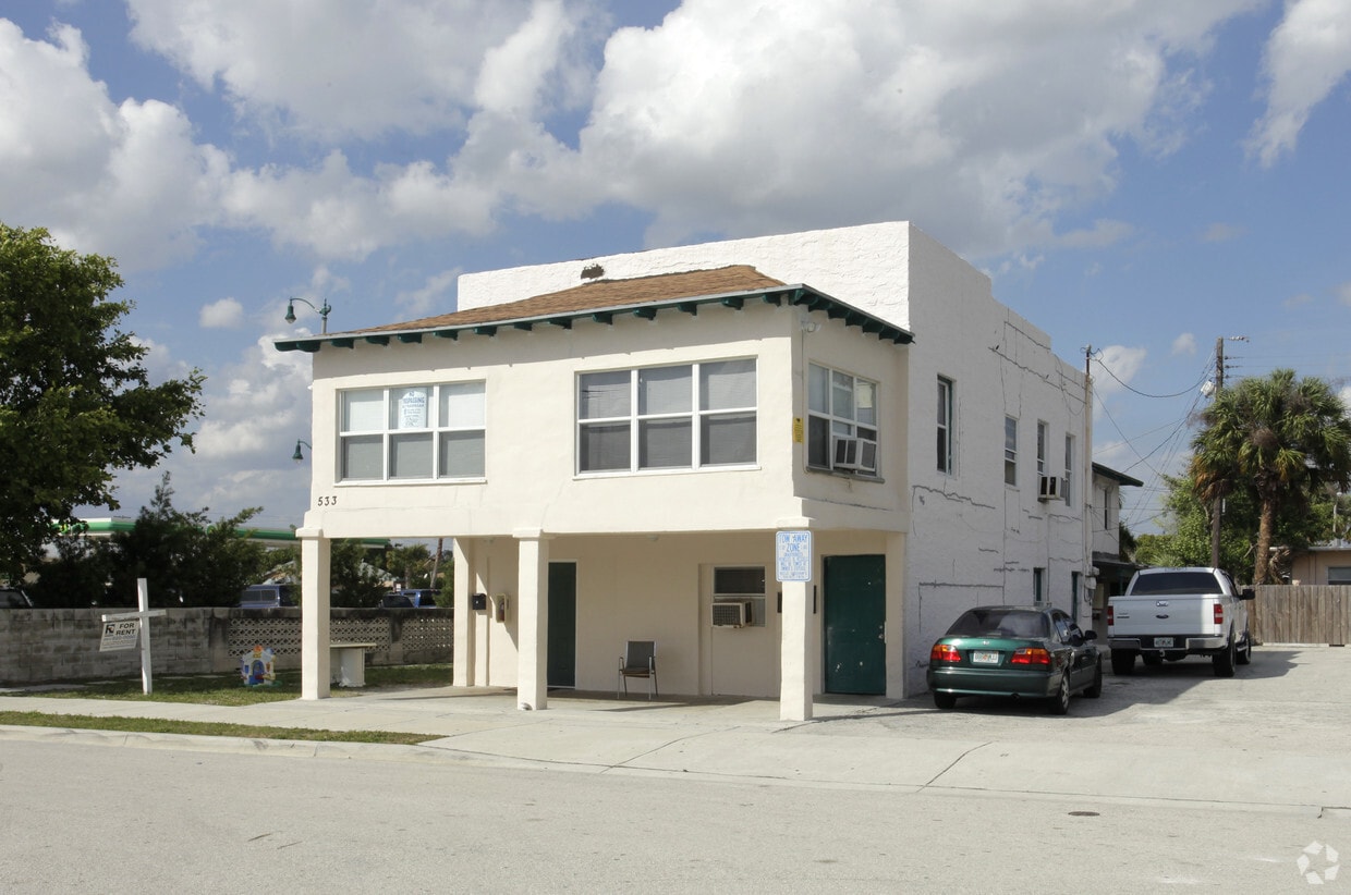 Building Photo - 533 43rd St