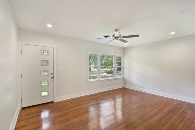 Building Photo - 4146 Robin Dr