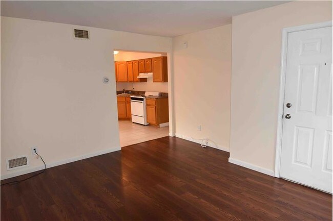 Foto del edificio - 549 N Railroad Ave