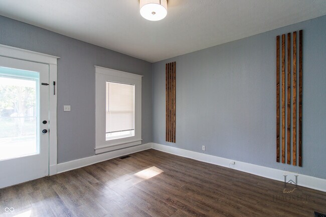 Building Photo - 616 N Temple Ave