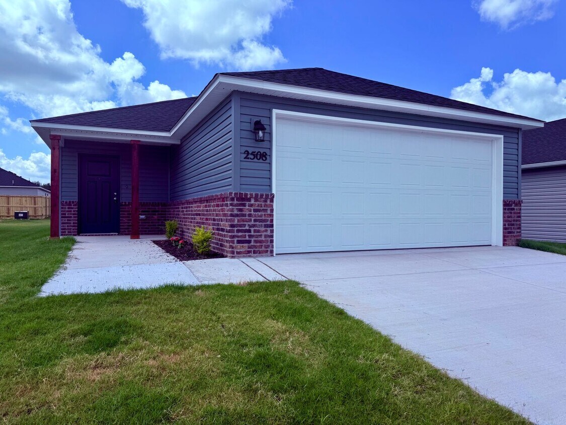 Foto principal - ***2508 E. Jan Street***