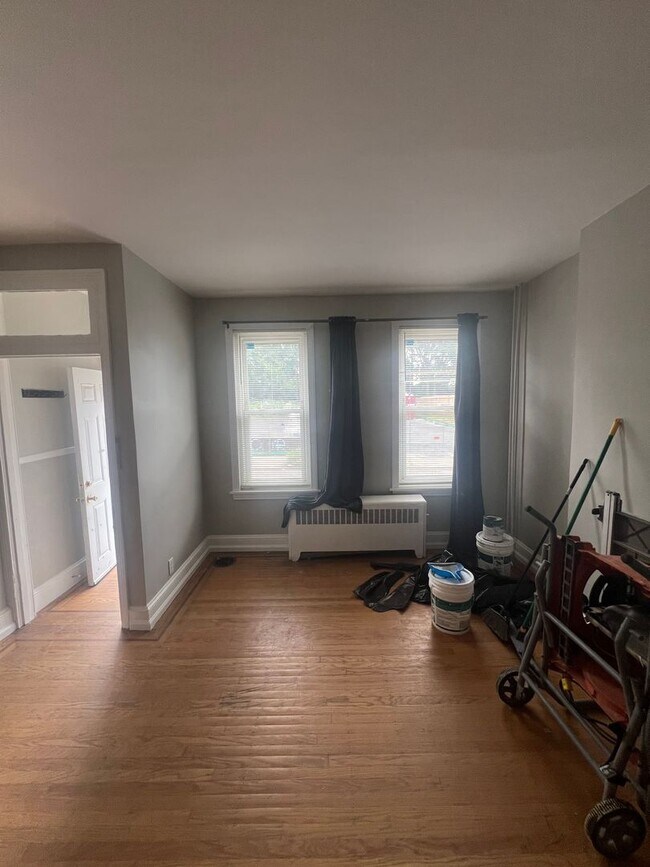 Foto del edificio - Bright 2-Bedroom with Spacious Bath & Priv...