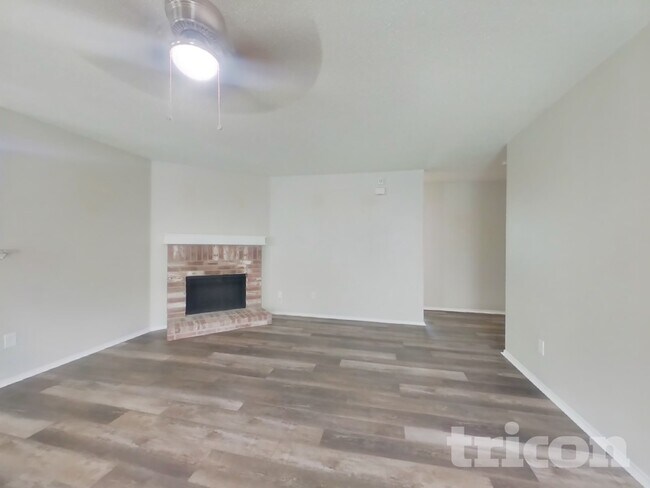 Building Photo - 2636 Peach Dr