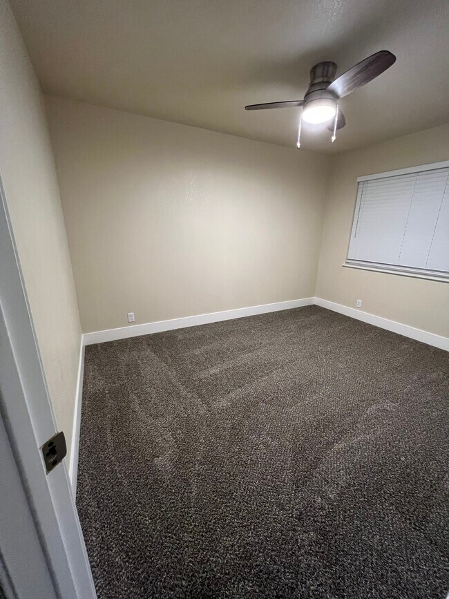 2nd bedroom - 536 N Gertrude Ave
