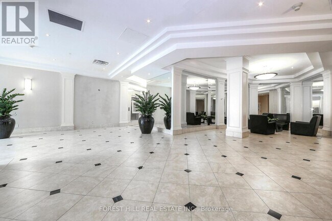 Photo du bâtiment - 801 King St W