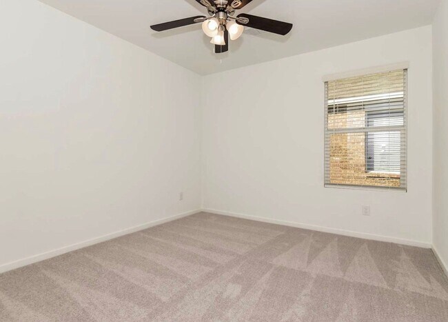 Building Photo - 1408 Merlin Blf St