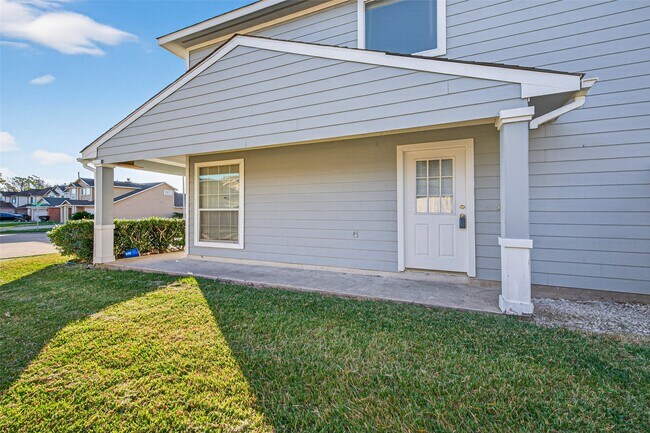 Foto del edificio - 3006 Palace Oaks Dr