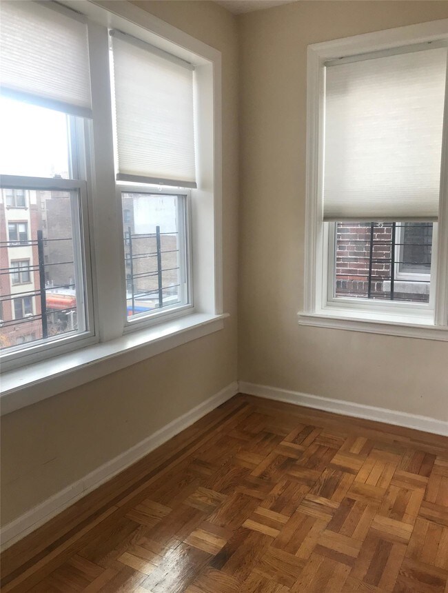 Foto del edificio - 646 W 207th St