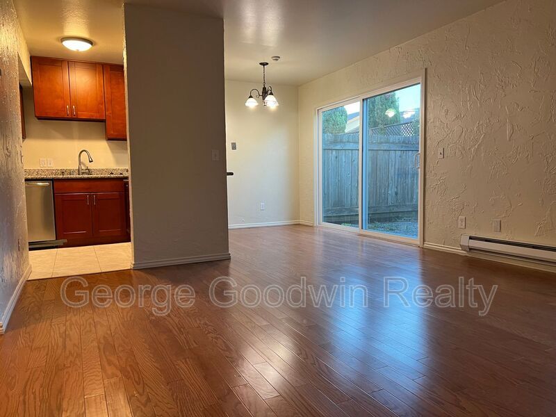 328 Vallejo St Unit 328 (front), Petaluma, CA 94952 Condo for Rent in