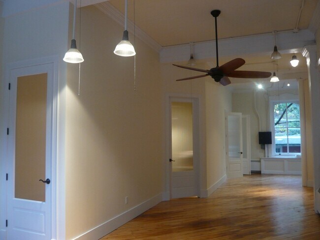 Foto del edificio - 300 Ferdon Ave