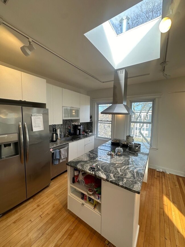 Building Photo - HOT CAMBRIDGE LISTING!!!!!