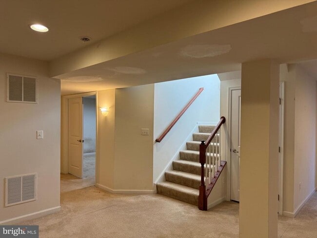 Building Photo - 3238 Fledgling Cir