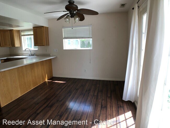 Building Photo - 2 br, 1.5 bath House - 69 Hampton Place