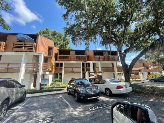 Foto del edificio - Walking Distance to Shands and VA