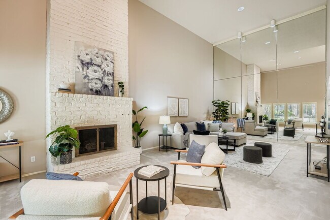 Foto del edificio - Spacious 3-Bed Townhome in Northwest Hills...