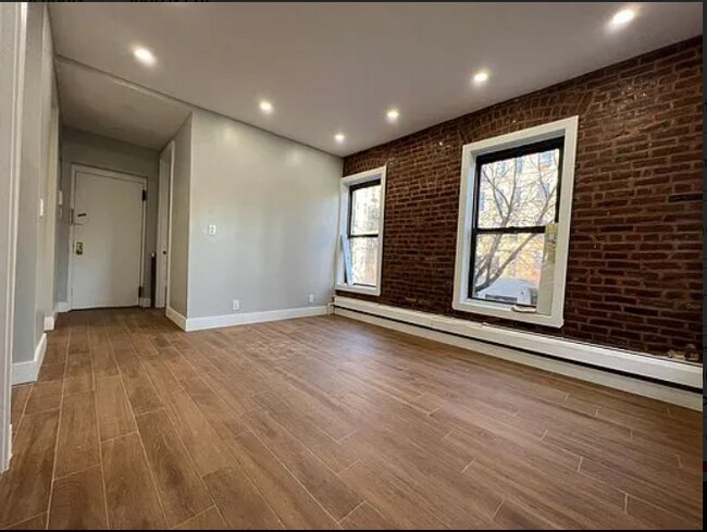 Building Photo - 220 Roebling St