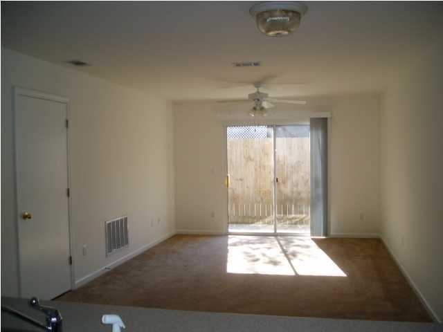 Foto del edificio - 1801 Treeline Ct