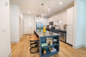 Building Photo - Riverside St. Johns