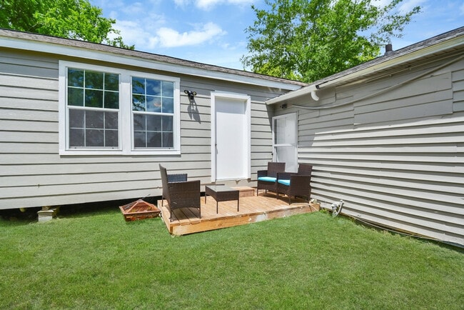 Foto del edificio - 4710 Paradise Ln