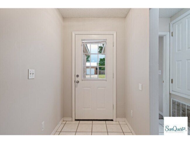 Building Photo - 25 Cactus Rd