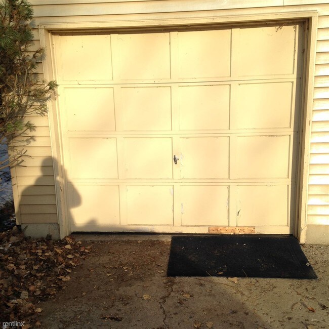 Building Photo - 6482 Bella Vista Dr NE