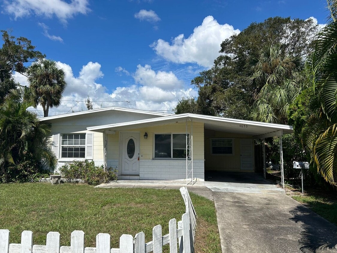 Cute Home in Saint Pete with a Large Fenc... - Cute Home in Saint Pete with a  Large Fenc...